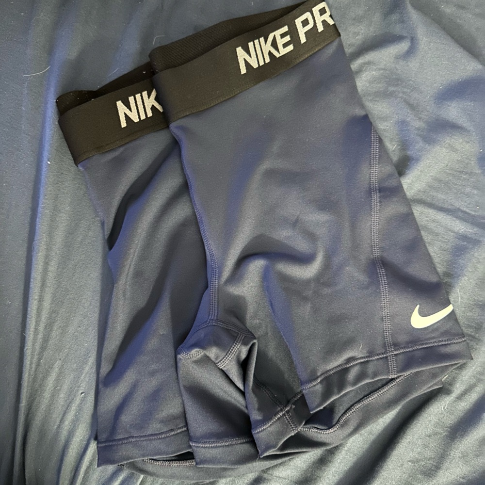 Set of 2 Nike Pros
